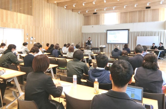 高知県庁主催の農産物直売所活性化セミナーに参加する道の駅・直売所関係者