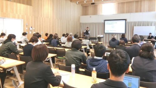 高知県庁主催の農産物直売所活性化セミナーに参加する道の駅・直売所関係者