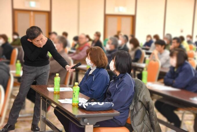 直売所・道の駅向け研修で講師を務める臼井浩二